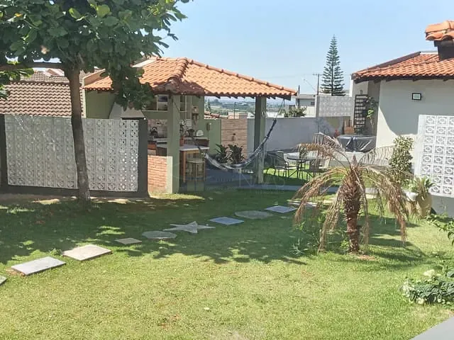 Casa com 420m² 2 quartos e 3 banheiros, à venda, no bairro Jardim Europa em Apucarana