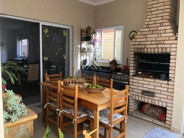 Casa com 280m² 4 quartos e 3 banheiros, à venda, no bairro Parque Residencial Eloy Chaves em Jundiaí