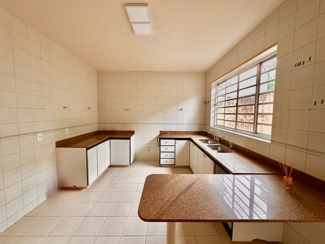 Casa com 360m² 4 quartos e 3 banheiros, à venda, no bairro Alípio de Melo em Belo Horizonte