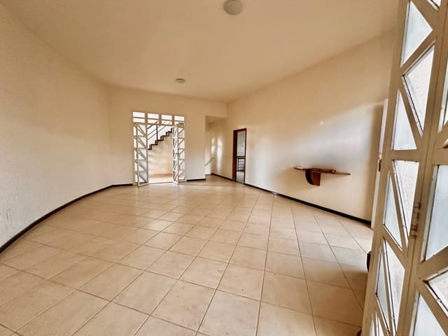 Casa com 360m² 4 quartos e 3 banheiros, à venda, no bairro Alípio de Melo em Belo Horizonte