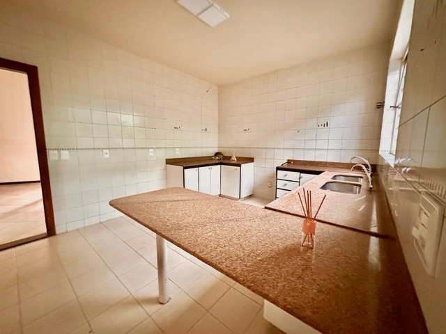 Casa com 360m² 4 quartos e 3 banheiros, à venda, no bairro Alípio de Melo em Belo Horizonte
