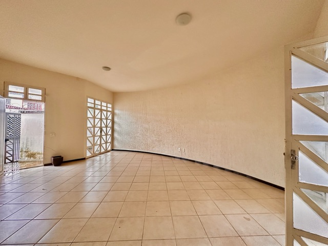Casa com 360m² 4 quartos e 3 banheiros, à venda, no bairro Alípio de Melo em Belo Horizonte