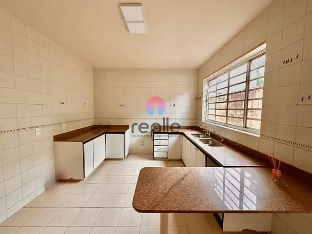 Casa com 360m² 4 quartos e 3 banheiros, à venda, no bairro Alípio de Melo em Belo Horizonte