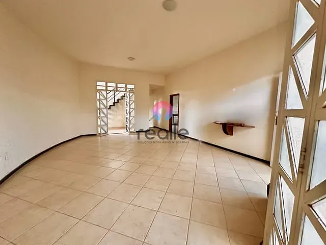 Casa com 360m² 4 quartos e 3 banheiros, à venda, no bairro Alípio de Melo em Belo Horizonte
