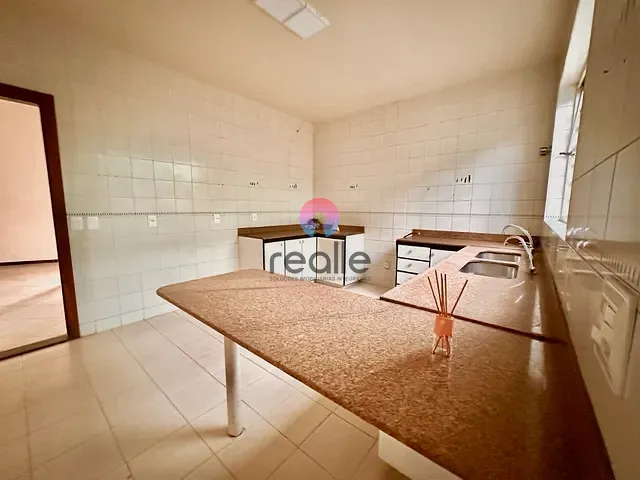 Casa com 360m² 4 quartos e 3 banheiros, à venda, no bairro Alípio de Melo em Belo Horizonte