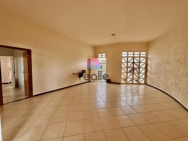 Casa com 360m² 4 quartos e 3 banheiros, à venda, no bairro Alípio de Melo em Belo Horizonte