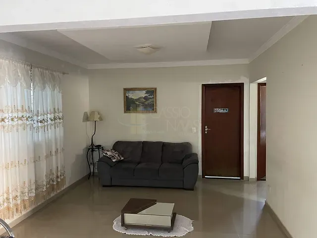 Casa com 300m² 3 quartos e 2 banheiros, à venda, no bairro Pirapó em Apucarana
