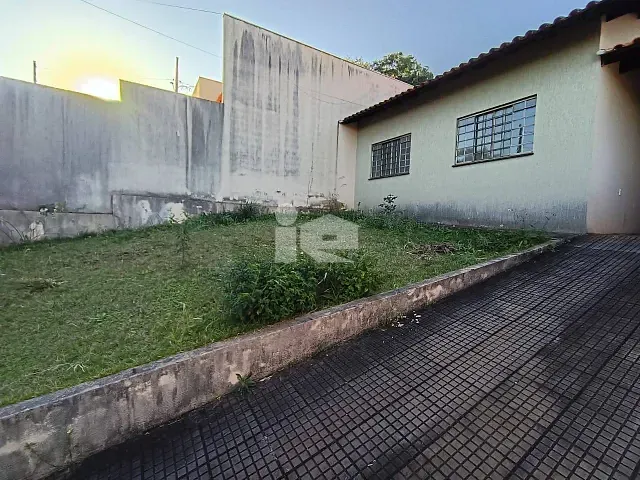 Casa 2 quartos e 1 banheiro, para alugar, no bairro Jardim Caviúna em Rolândia