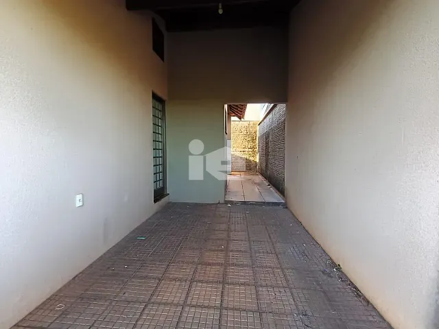 Casa 2 quartos e 1 banheiro, para alugar, no bairro Jardim Caviúna em Rolândia