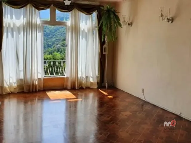 Casa 4 quartos e 1 banheiro, à venda, no bairro Valparaíso em Petrópolis