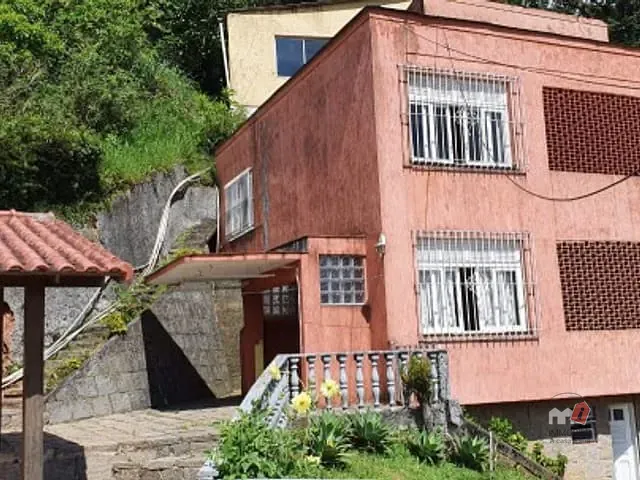 Casa 4 quartos e 1 banheiro, à venda, no bairro Valparaíso em Petrópolis