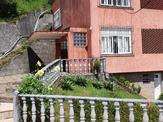 Casa 4 quartos e 1 banheiro, à venda, no bairro Valparaíso em Petrópolis