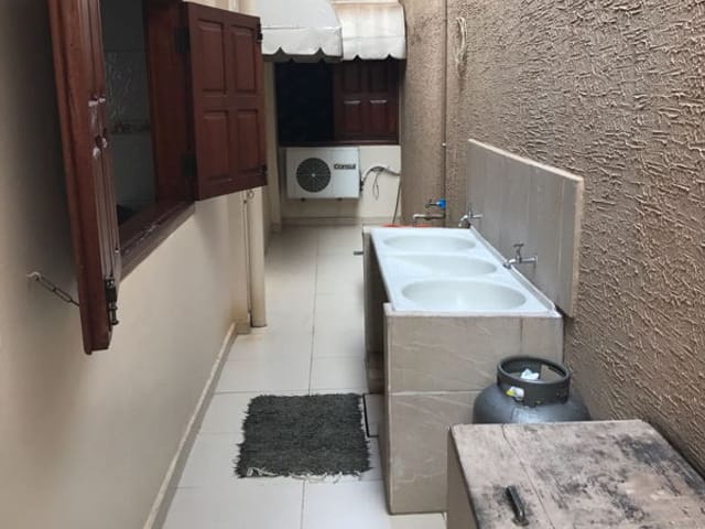 Casa 3 quartos e 4 banheiros, à venda, no bairro Jardim Tropical em Cuiabá
