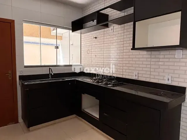 Casa 3 quartos e 2 banheiros, para alugar, no bairro Parque Hayala em Aparecida de Goiânia