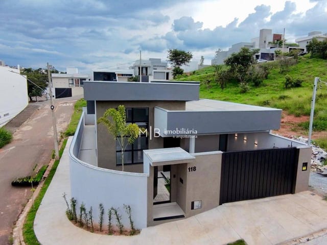 Casa 3 quartos e 2 banheiros, à venda, no bairro Residencial Parque Leste em Lavras