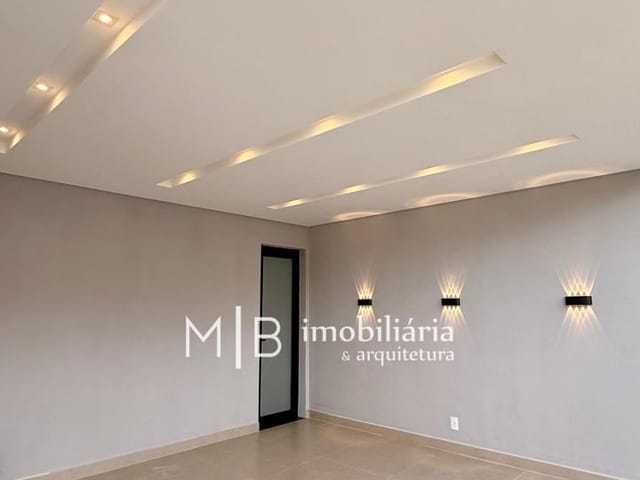 Casa 3 quartos e 2 banheiros, à venda, no bairro Residencial Parque Leste em Lavras
