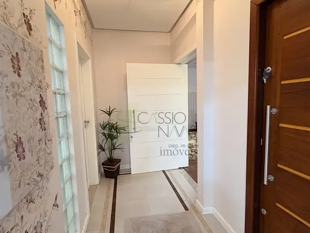 Casa com 550m² 3 quartos e 5 banheiros, à venda, no bairro Vila Brasil em Apucarana