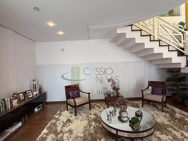 Casa com 550m² 3 quartos e 5 banheiros, à venda, no bairro Vila Brasil em Apucarana