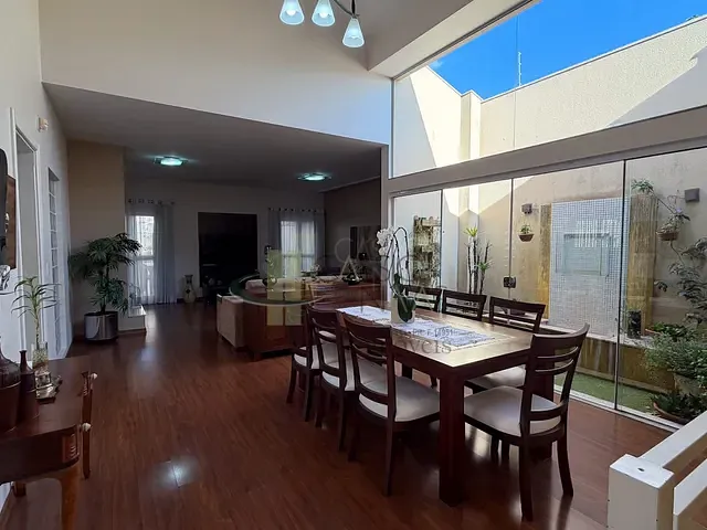 Casa com 550m² 3 quartos e 5 banheiros, à venda, no bairro Vila Brasil em Apucarana