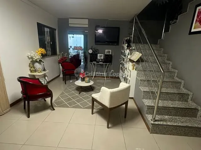 Casa com 205m² 4 quartos e 4 banheiros, à venda, no bairro Horto em Teresina