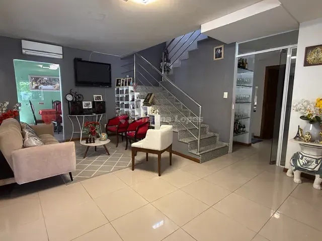 Casa com 205m² 4 quartos e 4 banheiros, à venda, no bairro Horto em Teresina