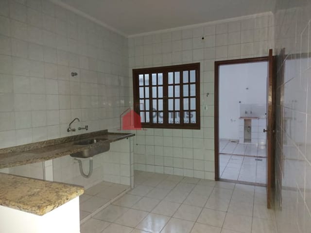 Casa com 190m², à venda ou para alugar, no bairro Jardim Cristina em Pindamonhangaba