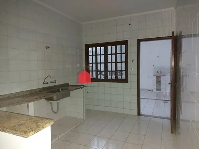 Casa com 190m², à venda ou para alugar, no bairro Jardim Cristina em Pindamonhangaba