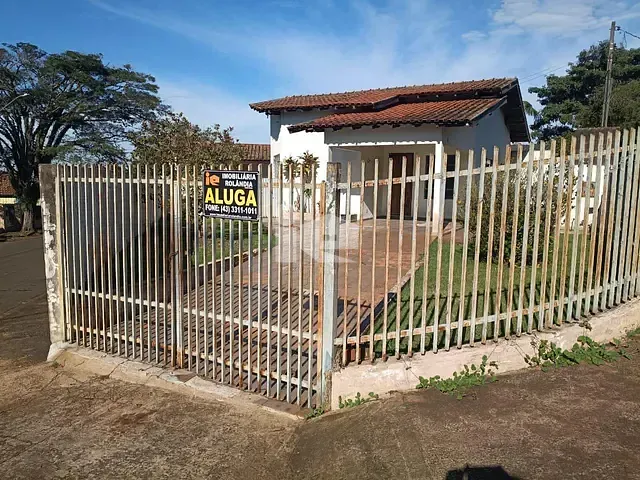 Casa 3 quartos e 2 banheiros, para alugar, no bairro Jardim Caviúna em Rolândia