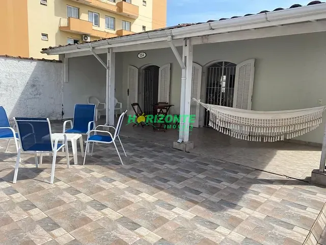 Casa com 300m² 3 quartos e 2 banheiros, à venda, no bairro Praia Grande em Ubatuba