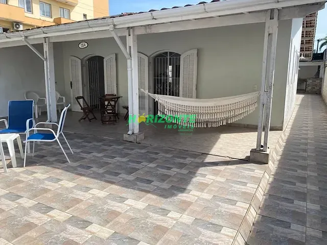 Casa com 300m² 3 quartos e 2 banheiros, à venda, no bairro Praia Grande em Ubatuba