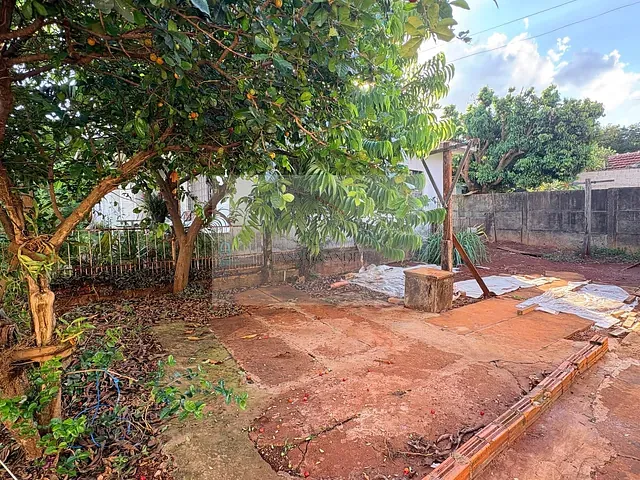 Casa 3 quartos e 2 banheiros, para alugar, no bairro Centro em Rolândia