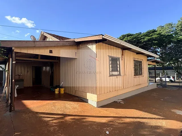 Casa 3 quartos e 2 banheiros, para alugar, no bairro Centro em Rolândia
