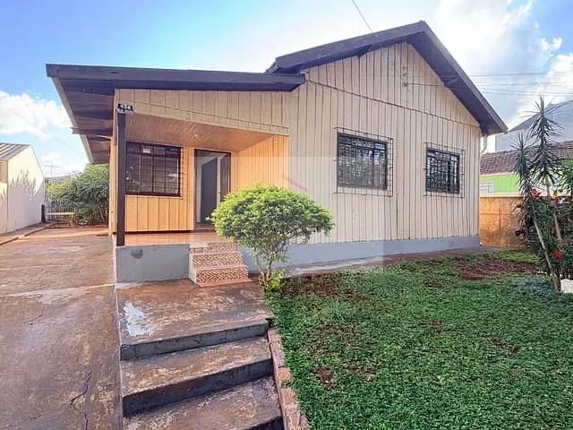 Casa 3 quartos e 2 banheiros, para alugar, no bairro Centro em Rolândia