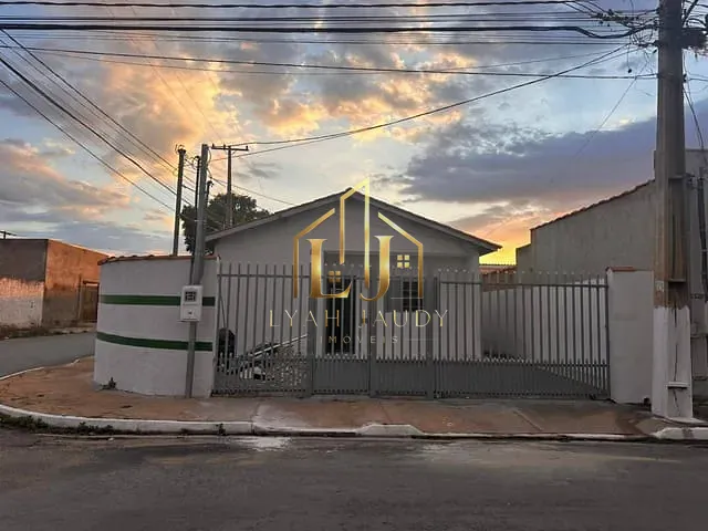 Casa com 200m² 2 quartos e 1 banheiro, à venda, no bairro Cristo Rei em Várzea Grande