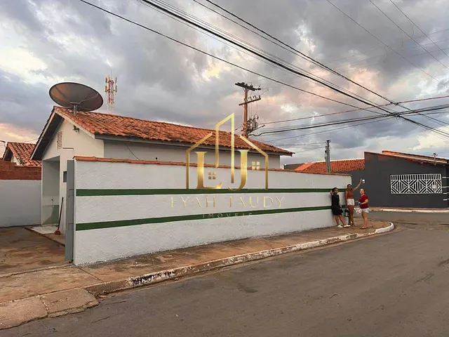 Casa com 200m² 2 quartos e 1 banheiro, à venda, no bairro Cristo Rei em Várzea Grande