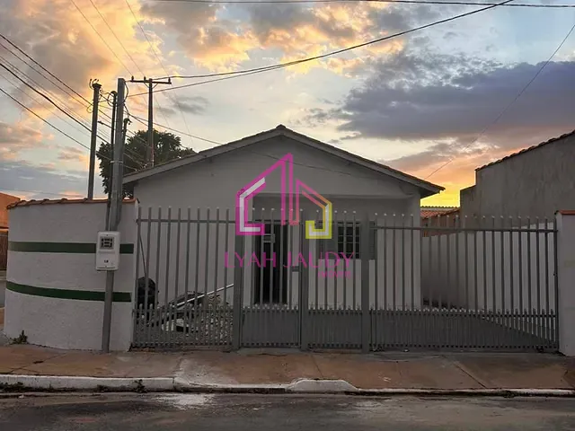 Casa com 200m² 2 quartos e 1 banheiro, à venda, no bairro Cristo Rei em Várzea Grande