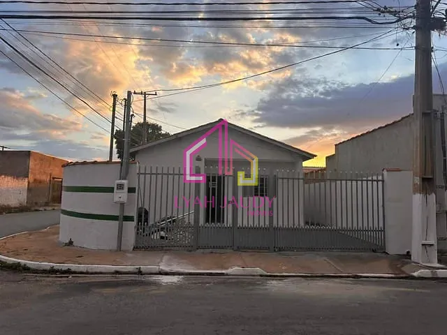 Casa com 200m² 2 quartos e 1 banheiro, à venda, no bairro Cristo Rei em Várzea Grande