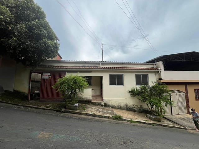 Casa 3 quartos e 1 banheiro, à venda, no bairro Miguel Rocha em Cataguases