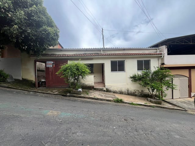 Casa 3 quartos e 1 banheiro, à venda, no bairro Miguel Rocha em Cataguases