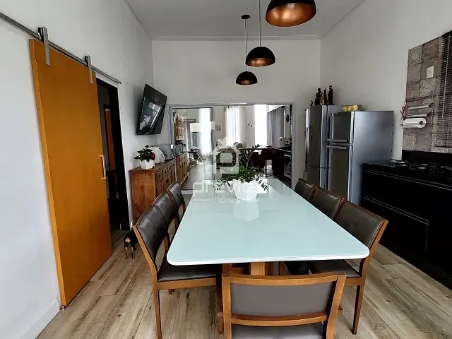 Casa com 300m² 3 quartos e 4 banheiros, à venda, no bairro Itapecirica em Taubaté