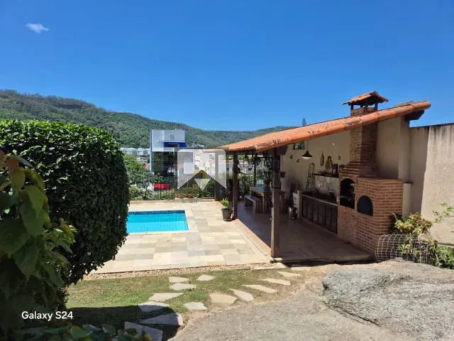 Casa 3 quartos e 4 banheiros, à venda, no bairro São Francisco em Niterói