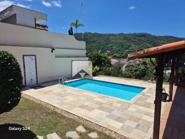 Casa 3 quartos e 4 banheiros, à venda, no bairro São Francisco em Niterói