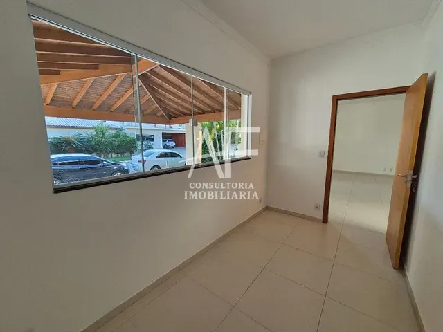 Casa com 300m² 3 quartos e 2 banheiros, para alugar, no bairro Caminho Novo em Tremembé