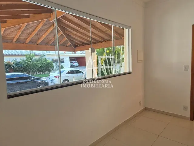 Casa com 300m² 3 quartos e 2 banheiros, para alugar, no bairro Caminho Novo em Tremembé