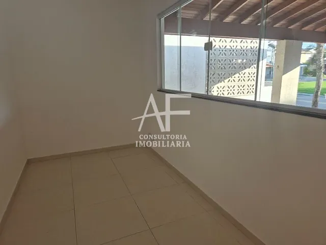 Casa com 300m² 3 quartos e 2 banheiros, para alugar, no bairro Caminho Novo em Tremembé