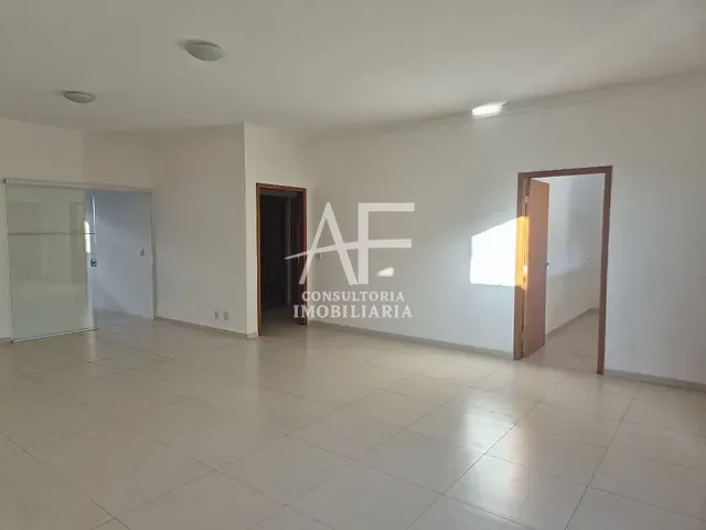 Casa com 300m² 3 quartos e 2 banheiros, para alugar, no bairro Caminho Novo em Tremembé