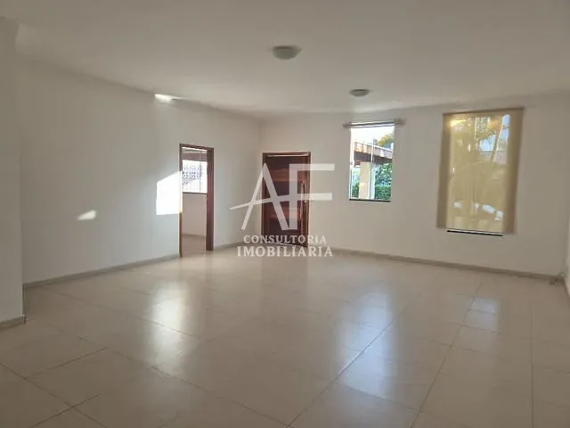 Casa com 300m² 3 quartos e 2 banheiros, para alugar, no bairro Caminho Novo em Tremembé
