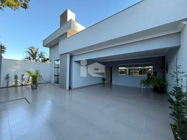Casa 3 quartos e 4 banheiros, à venda, no bairro Jardim Asteca em Rolândia