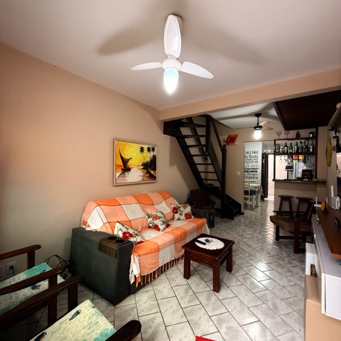 Casa com 1400m² 2 quartos e 2 banheiros, à venda, no bairro Ogiva em Cabo Frio