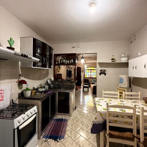 Casa com 1400m² 2 quartos e 2 banheiros, à venda, no bairro Ogiva em Cabo Frio